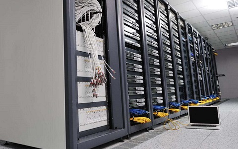How to manage cables on server racks